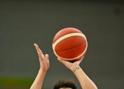 开云体育直播-76人鏖战独行侠，高诗岩状态火热