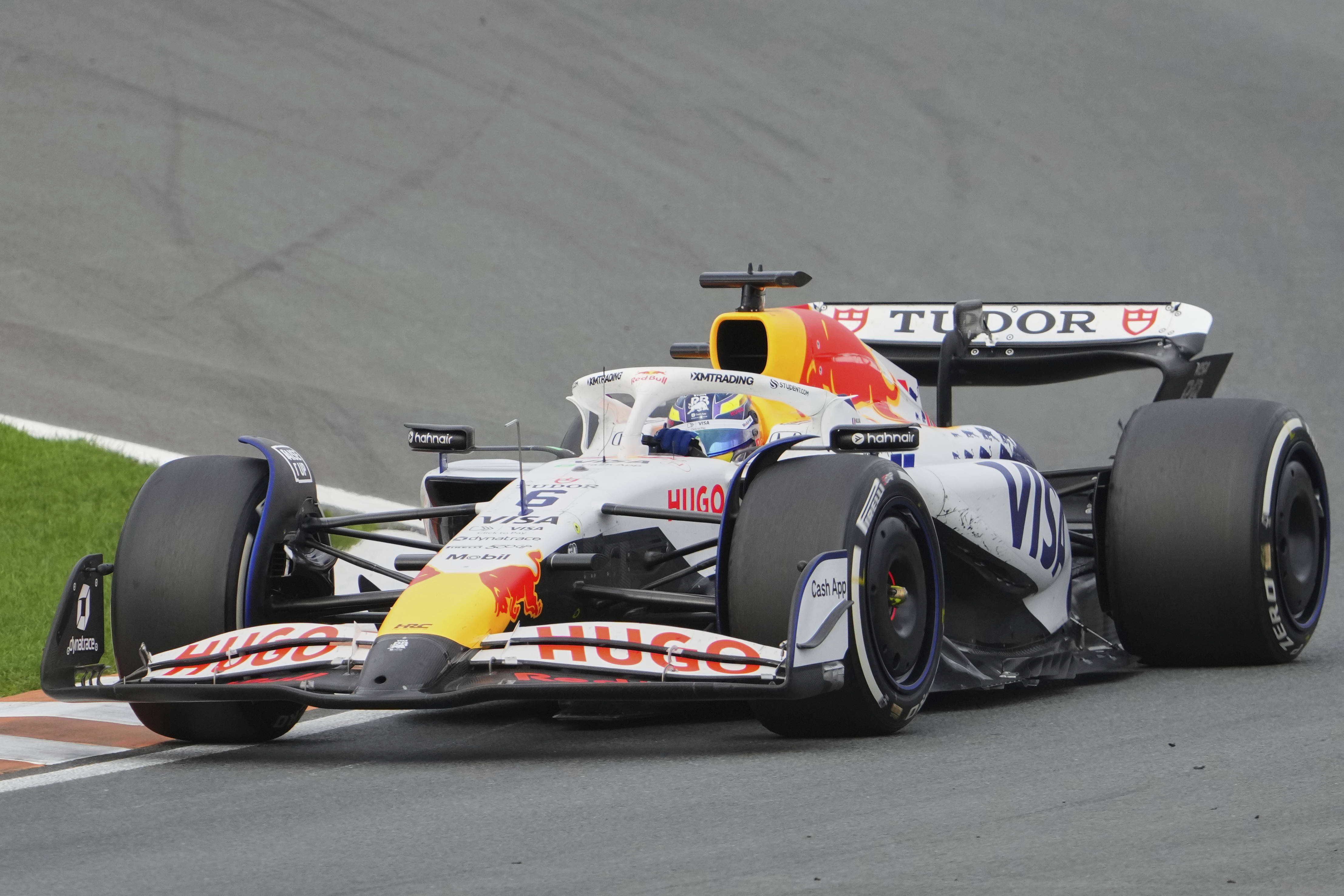 包含红牛车队险胜红牛二队，勒克莱尔扛起全队的词条