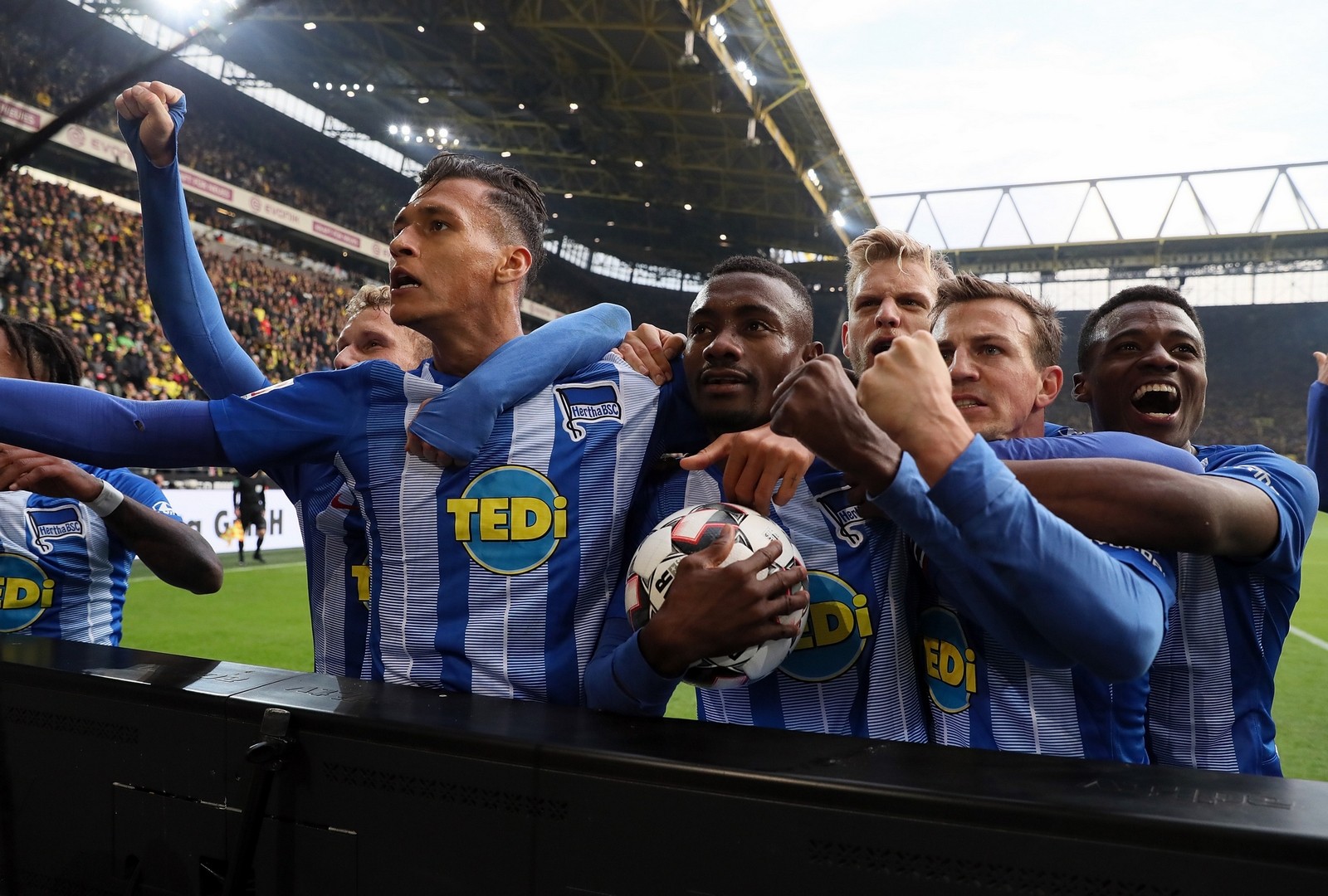 柏林赫塔主场战平奥格斯堡，难分胜负的简单介绍