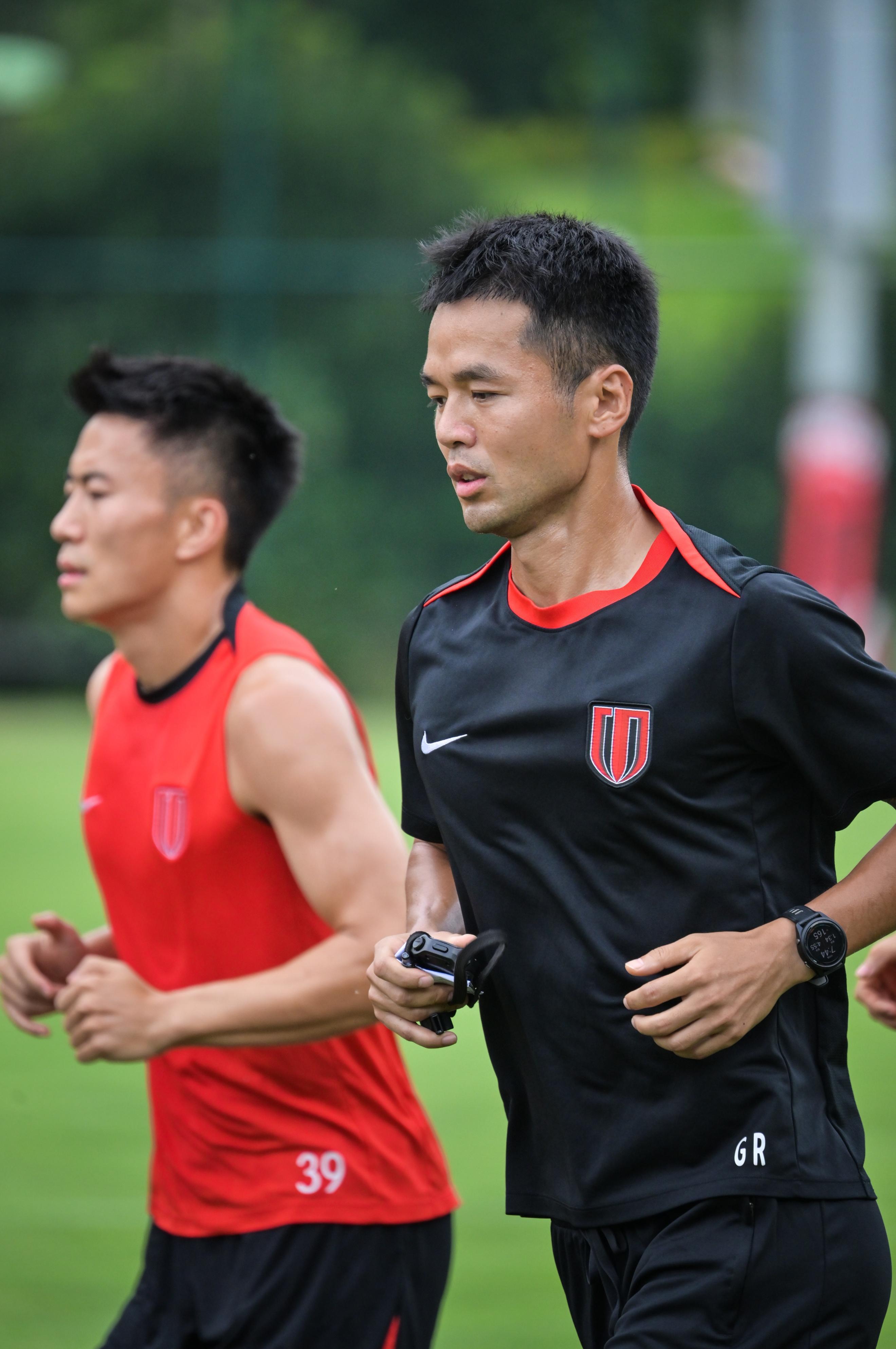 包含球队备战决赛赛程调整，主教练获点赞的词条