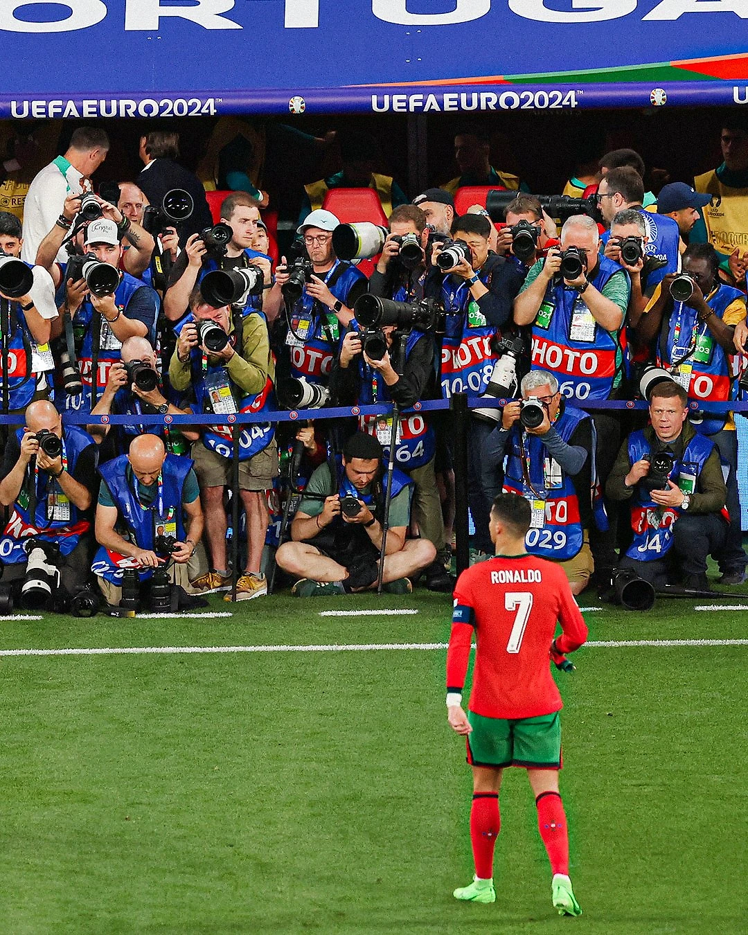 关于欧洲国家队力战争夺晋级资格，备战冠军之路的信息