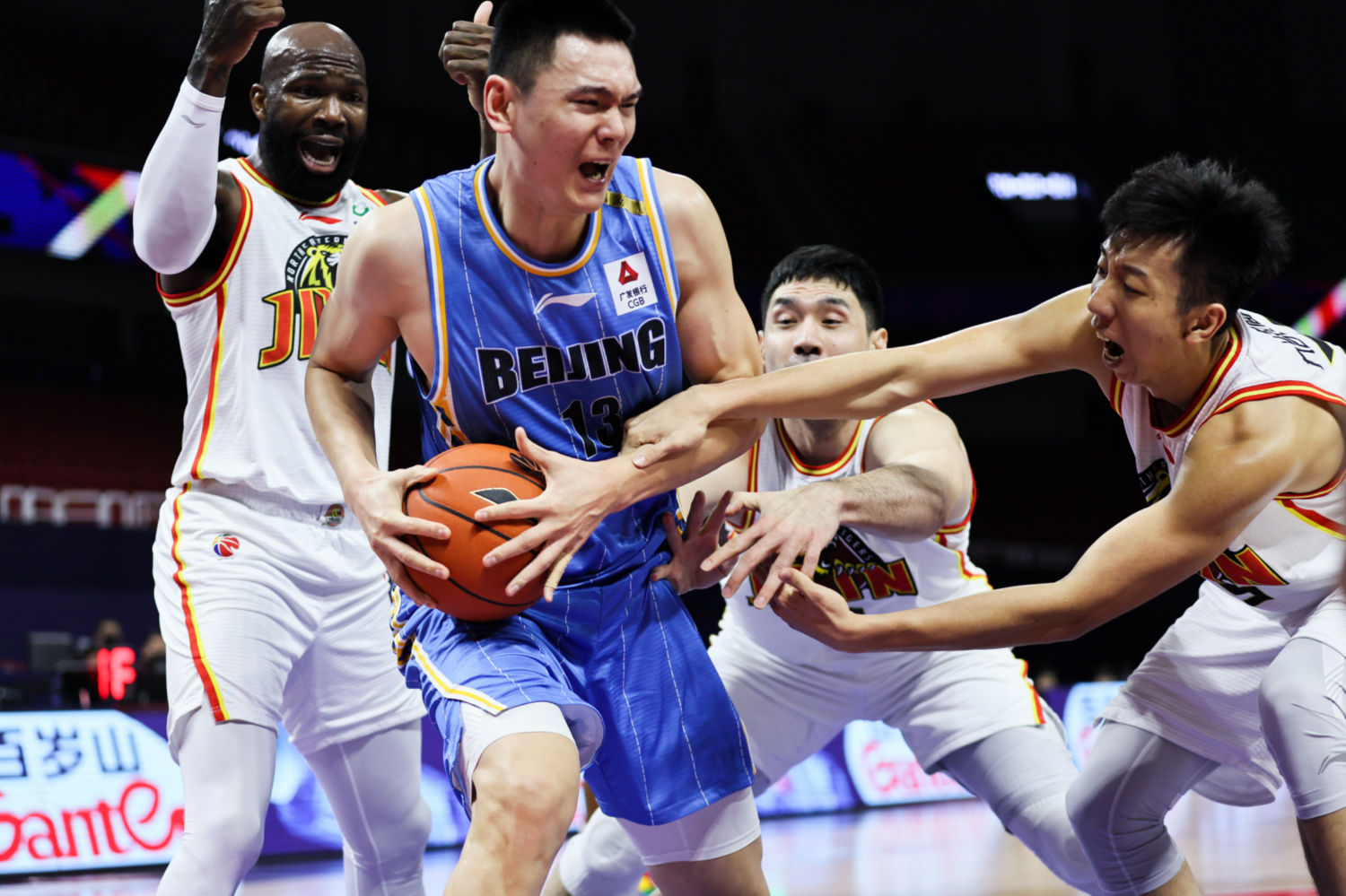 黄金时刻，球队全员备战全力冲刺的简单介绍