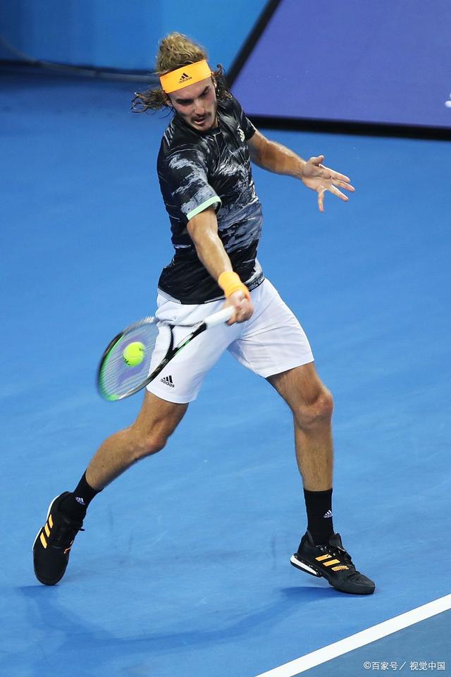 包含美国网球队险胜澳大利亚网球队，西西帕斯绝境逆转的词条