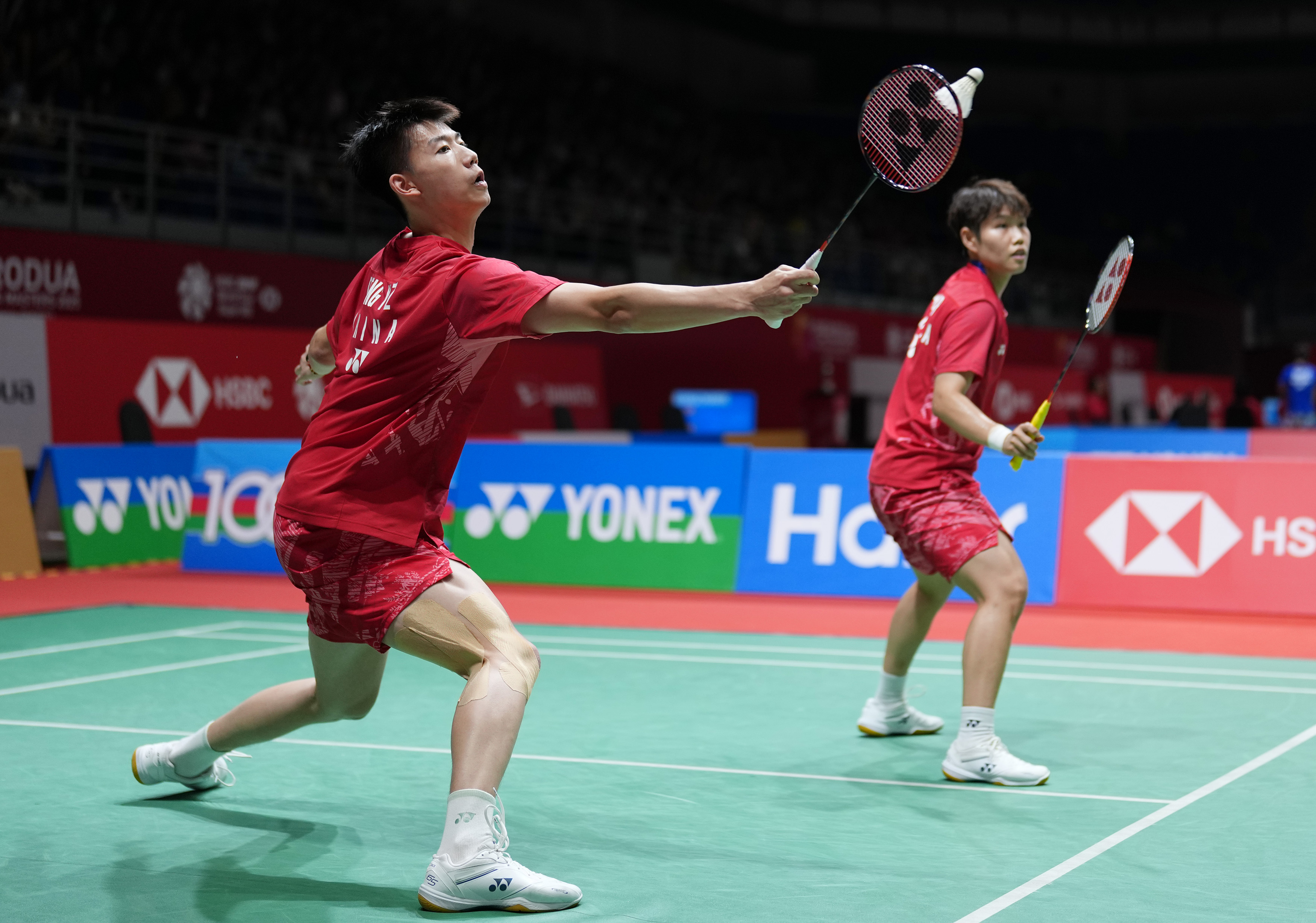 包含法国羽毛球队险胜马来西亚羽毛球队，马琳统治全场的词条