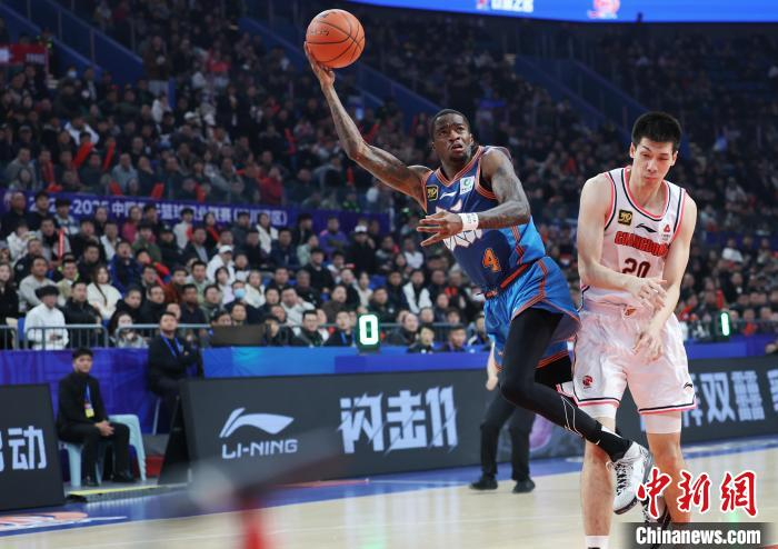 湖北男篮客场力克江苏队，强势实现逆转