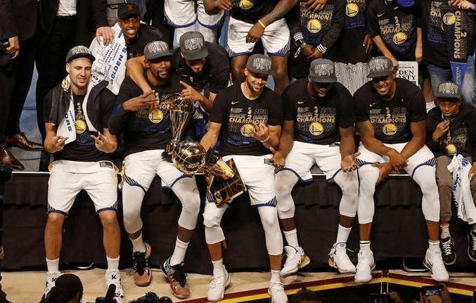 鹈鹕绝地反击凯尔特人，库里一己之力扛起全队的简单介绍