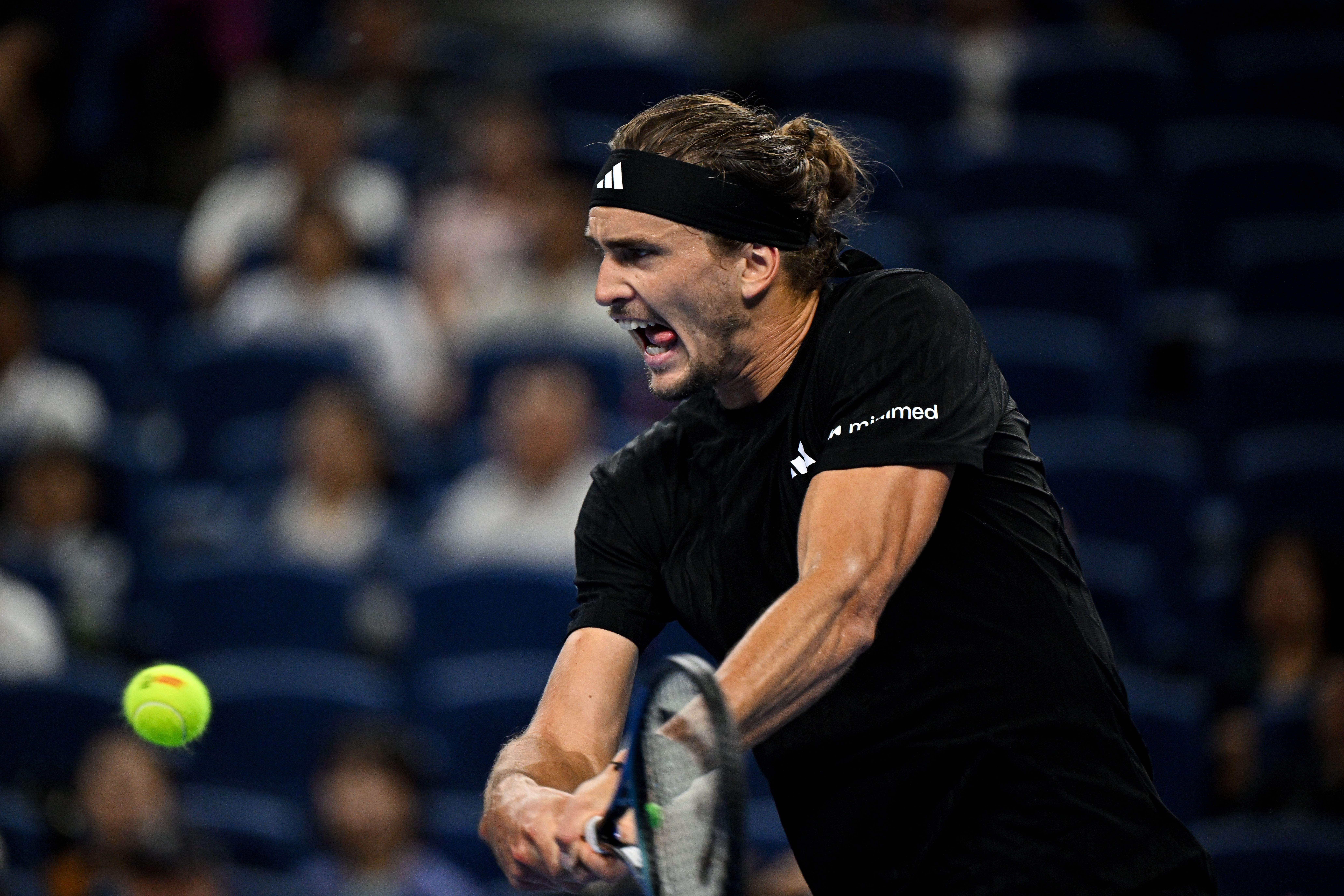 美国网球队鏖战西班牙网球队，兹维列夫统治全场的简单介绍