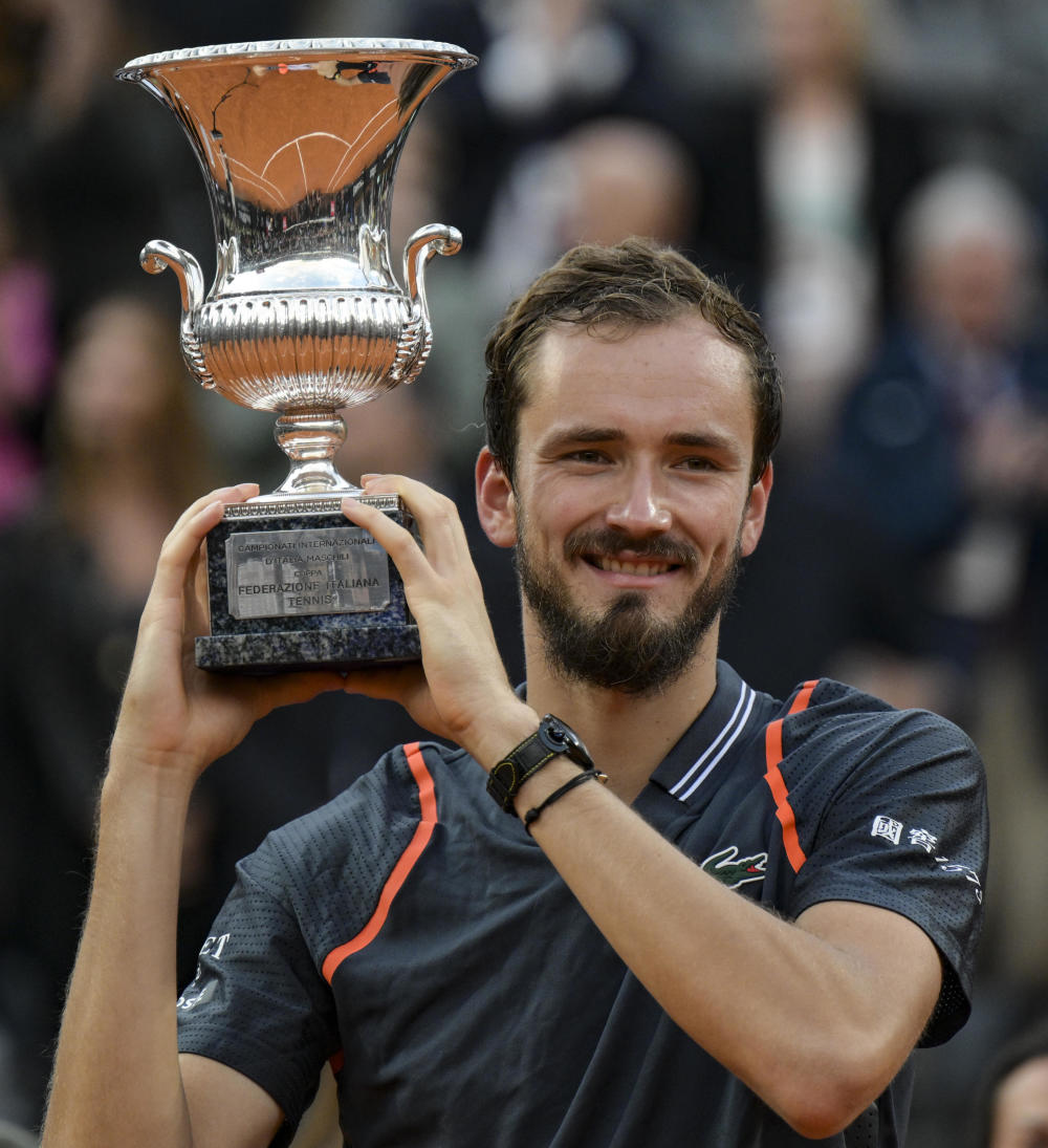 欧洲网球队险胜英国网球队，梅德韦杰夫绝境逆转的简单介绍