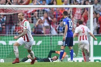 包含汉堡队成功保级竞技状态回勇闯荡德甲的词条