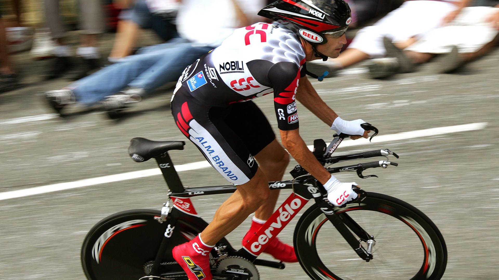 跨界争锋，从突尼斯绿茵硬仗到阿圭罗的F1赛道接管—胜利的基因无界限