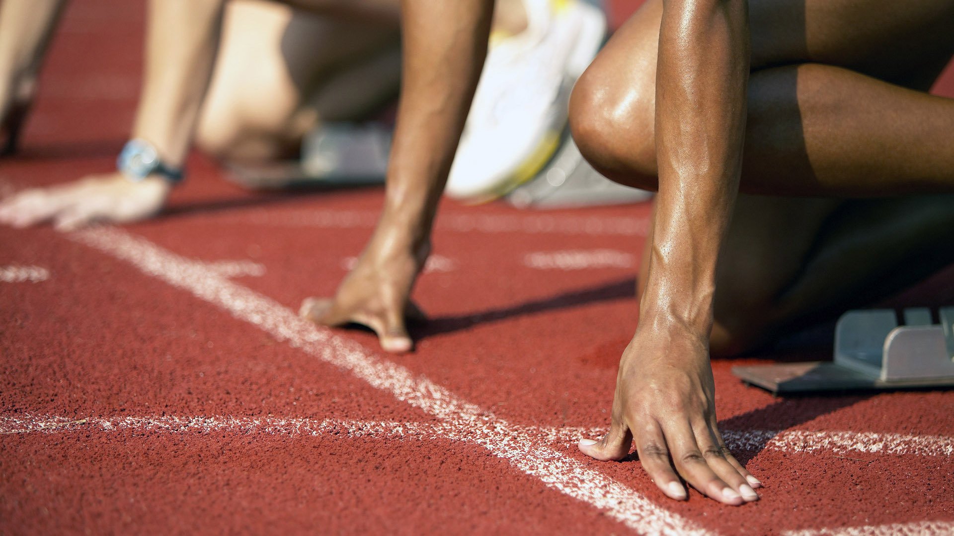 双线传奇，埃及法老横扫欧陆，亚洲天王接管英超—现代足球的多极叙事