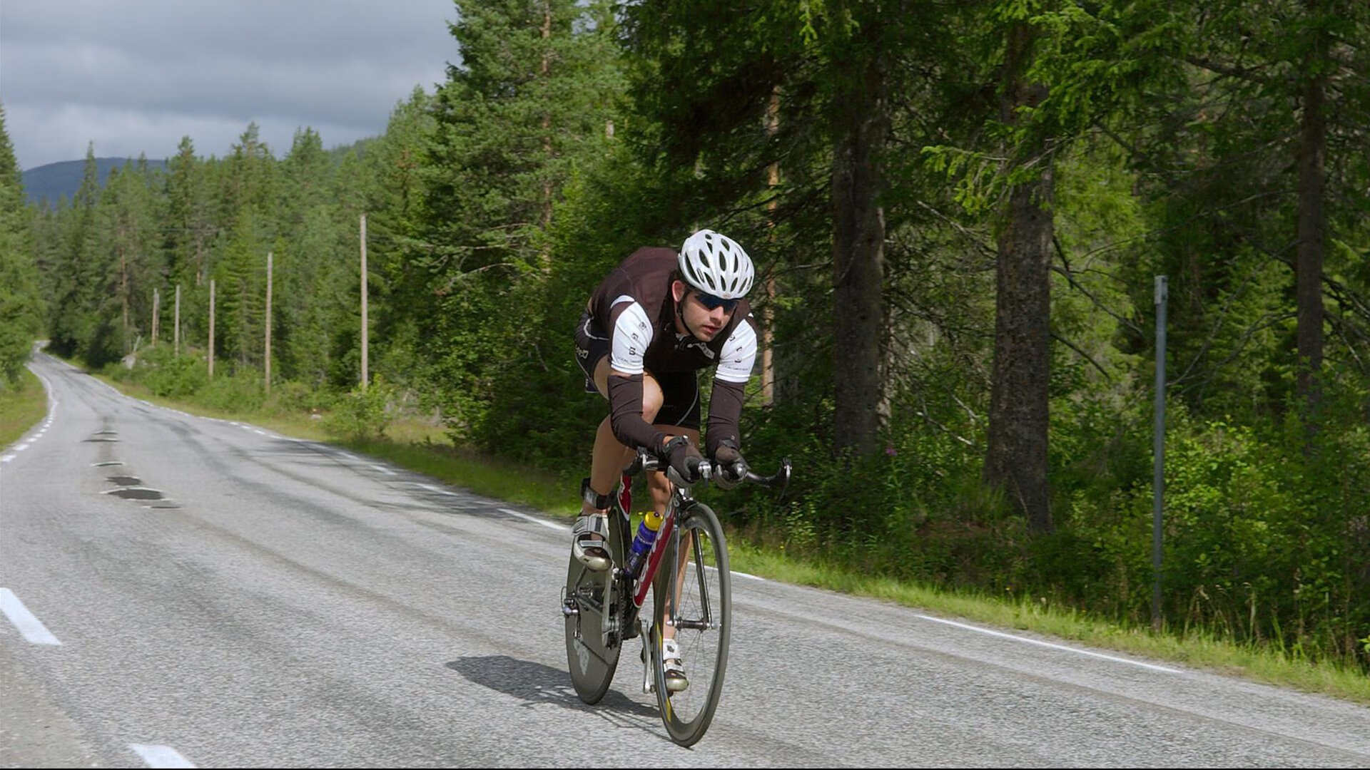 战术铁壁与天赋洪流，马德里竞技的体系如何碾压阿根廷，姆巴佩的火热状态预示新时代