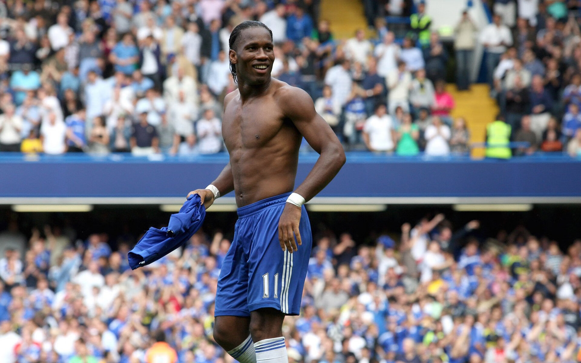 赛道上的公牛，德罗赞在F1引擎轰鸣中接管比赛